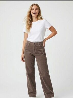 Chicos Size:2 High-Rise Straight Leg short Women’s Corduroy Cotton Taupish Pant